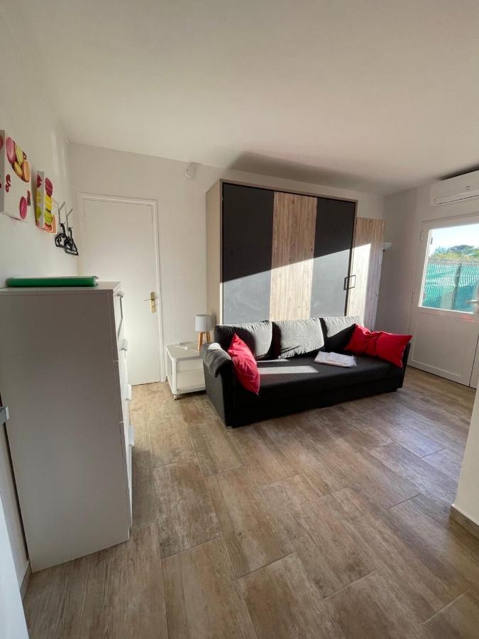 Le Club Des Cigales Apartment Hyeres Exterior photo