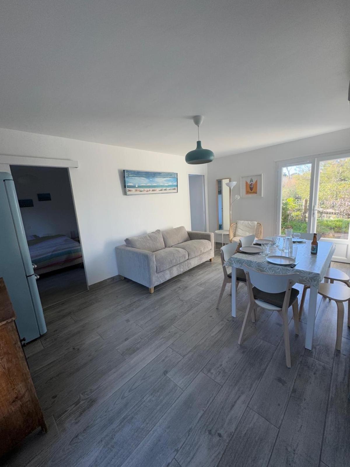 Le Club Des Cigales Apartment Hyeres Exterior photo