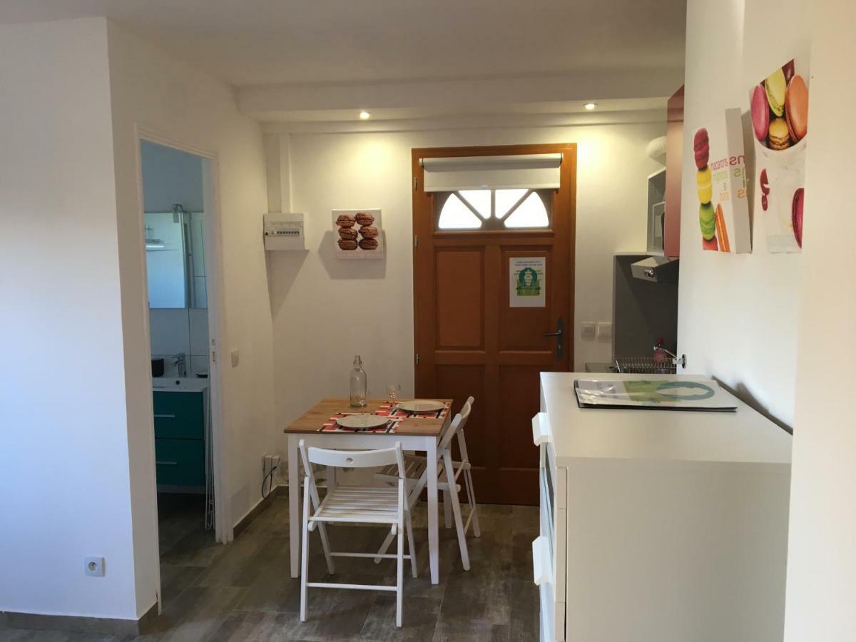 Le Club Des Cigales Apartment Hyeres Exterior photo